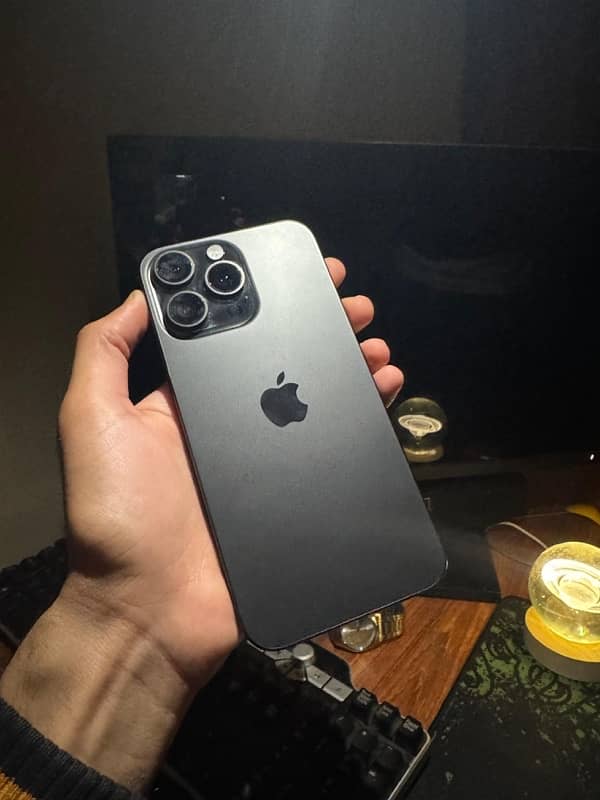 iphone 15 Pro Max 4