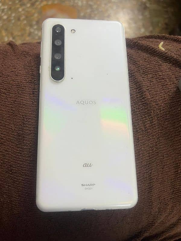 Sharp Aquos R5G 1