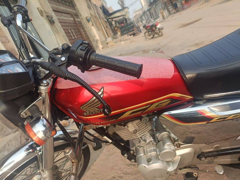 Honda 125 Red special edition urgent sale 0