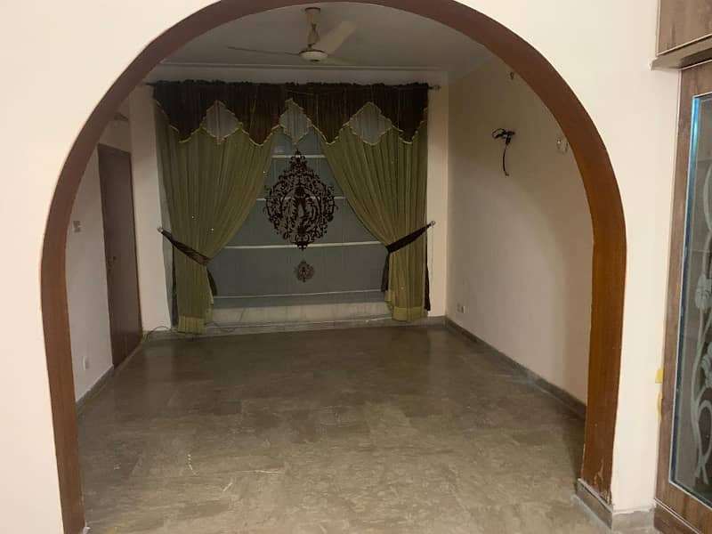 10 MARLA UPPER PORTION FOR RENT IN ALLAMA IQBAL TOWN 10