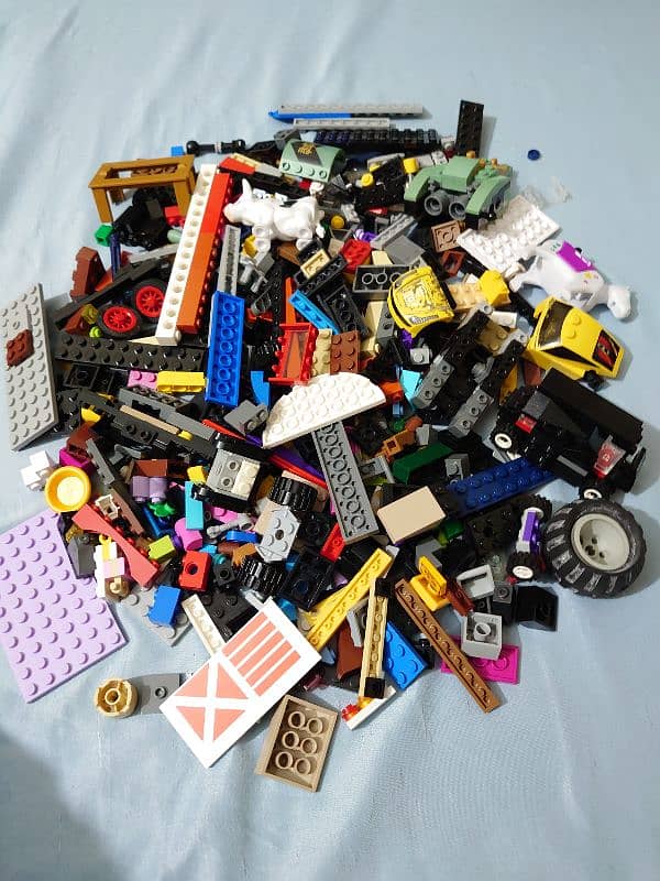 lego available 2500 per kg with free characters 1