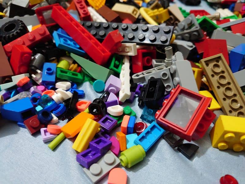 lego available 2500 per kg with free characters 10