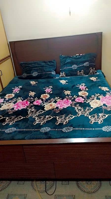 Queen Size Wooden Bed 3