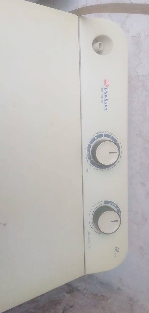 Dawlance manual washing machine 2 years used. 3