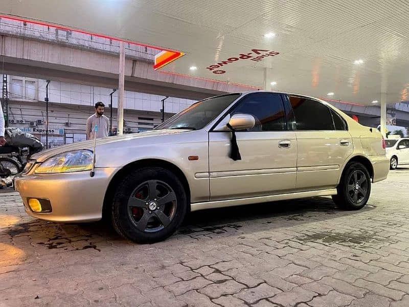 Honda Civic VTi 2000 genuine condition. better then cultus,Alto,city. 1