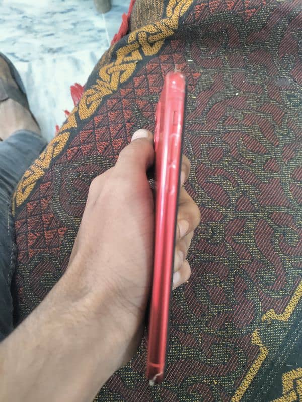 I phone 11 128gb sim galch non pta ha sim working ma ha 7