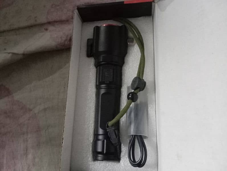 P90 multifunction emergency flashlight 1