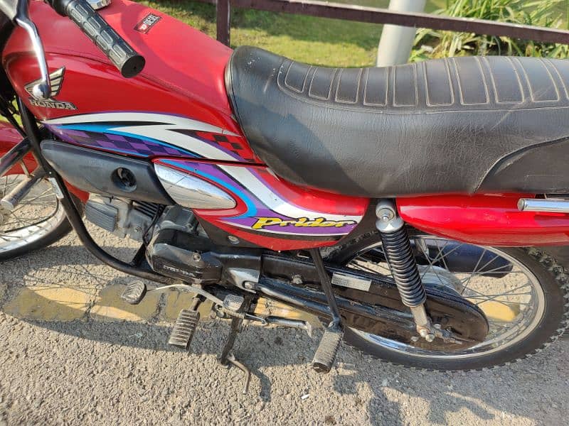 Honda pridor 100 in genuine cndition koi kam nhi ha cmplte file avlble 3