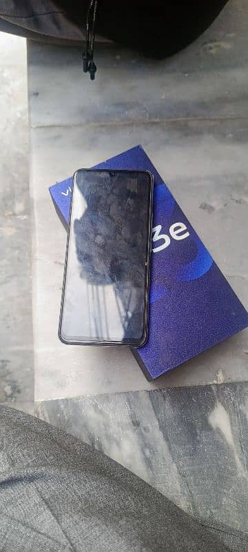 vivo v23e 8/128/condition10/10complite box sath ha 1