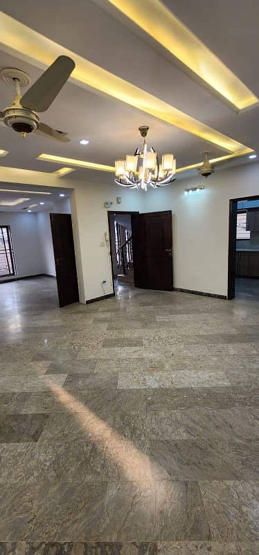 10 marla house for rent in Johar town for Family and Silent office (Call center + Software house) 2