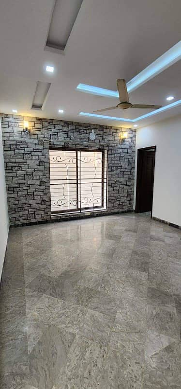 10 marla house for rent in Johar town for Family and Silent office (Call center + Software house) 11