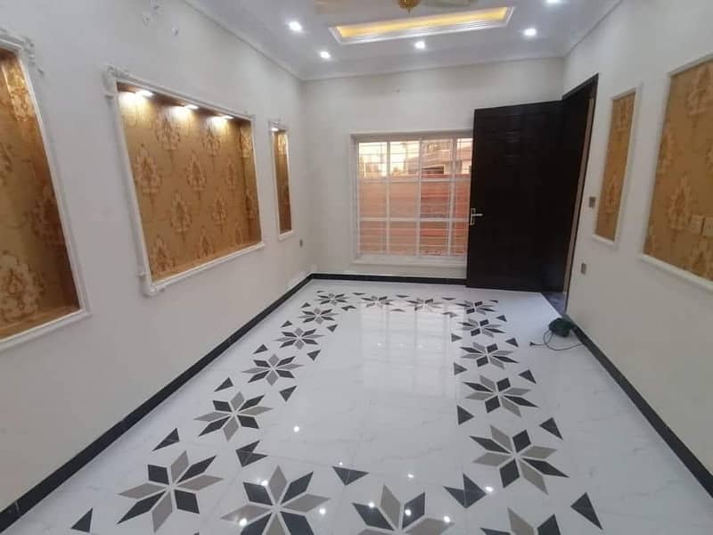 Get Your Dream Prime Location House In Central Park - Block E Lahore 4