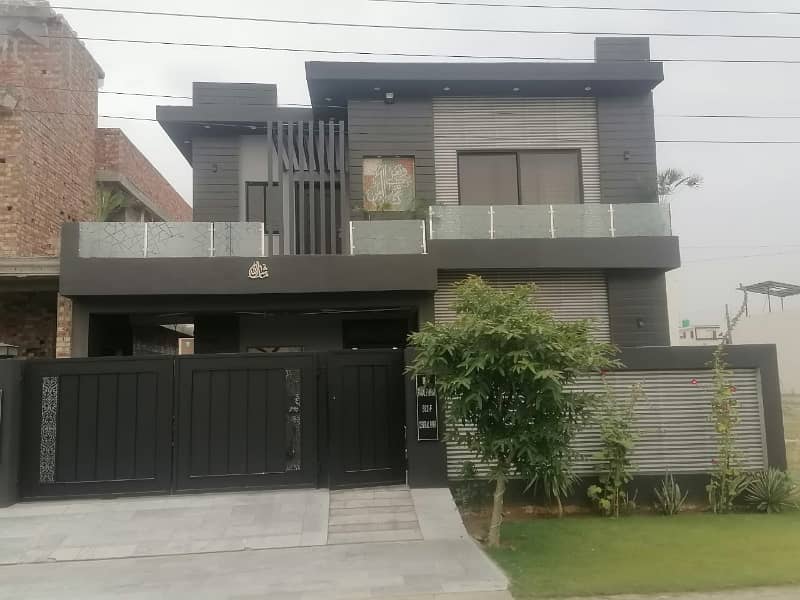 Prime Location 10 Marla House In Central Park Housing Scheme For sale At Good Location 0