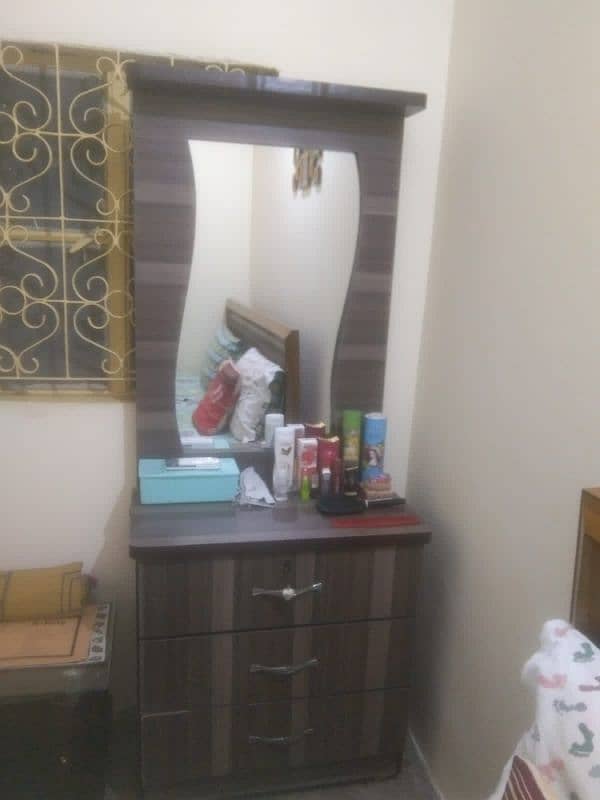 DreSSinG TabLe 1