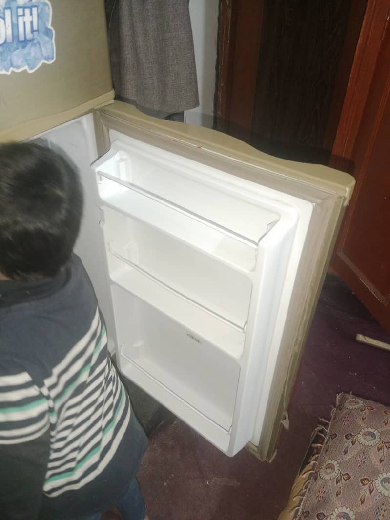 Refrigerator in good condition. family used refrigerator 1