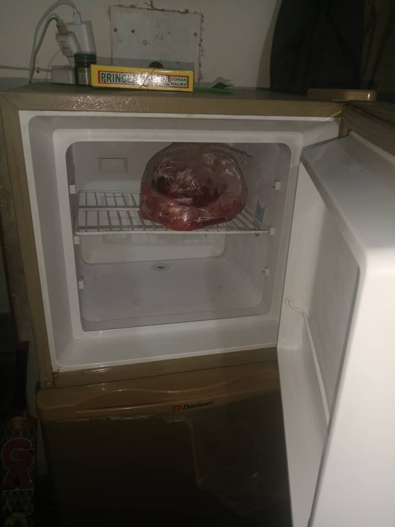 Refrigerator in good condition. family used refrigerator 3