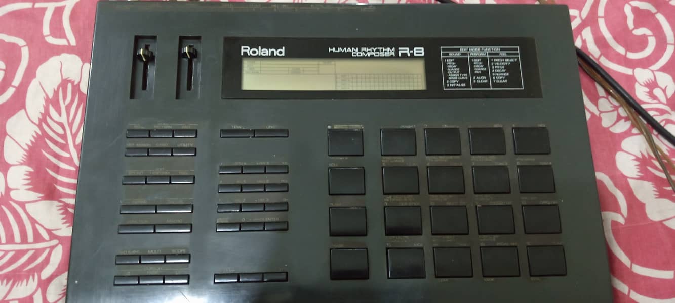 Roland R8 Drum Machine Yamaha PSR Keyboard Piano Casio Korg 1