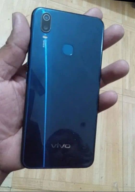 vivo y11 mobile 3/32 with charger 0