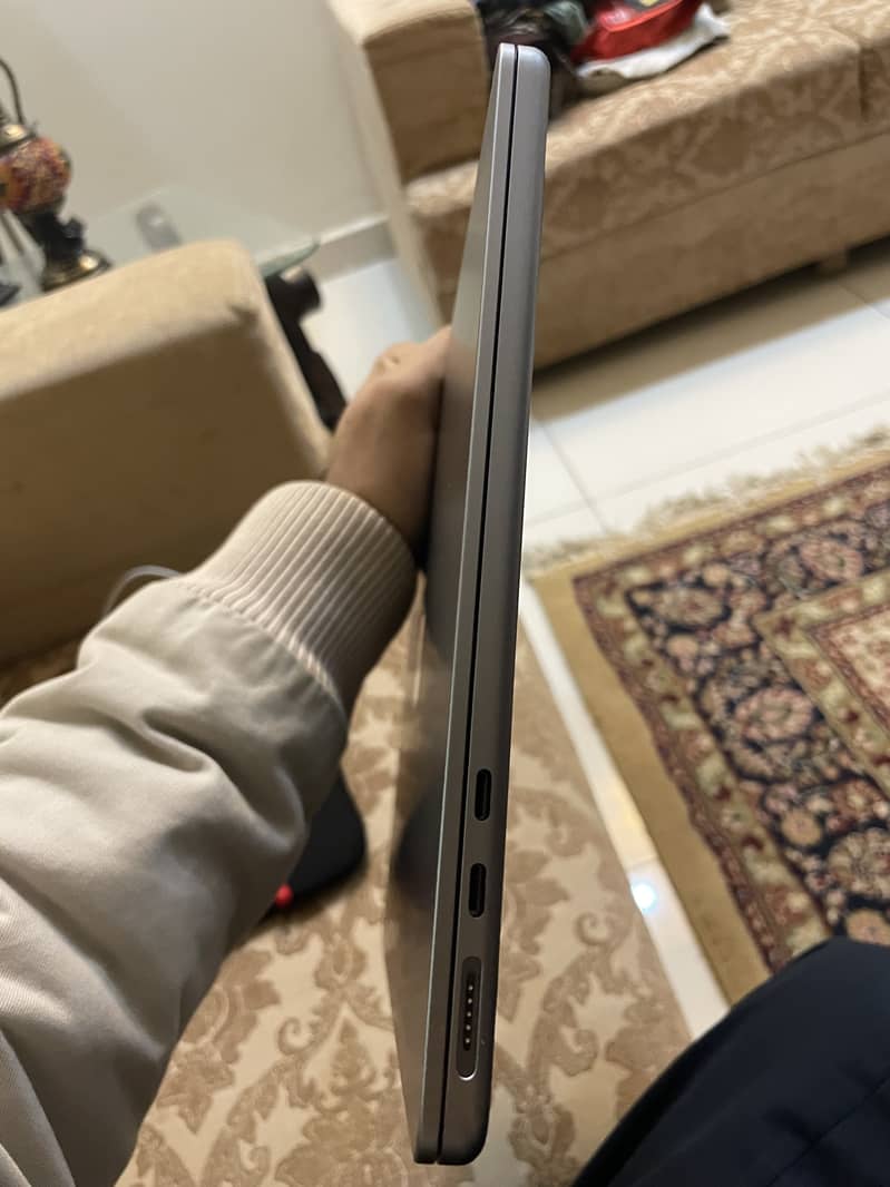 MacBook Air M2 8/256 Brand New 3