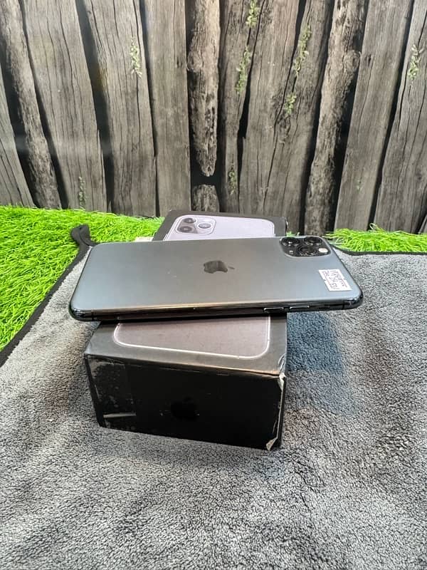 iphone 11pro max 256gb pta approved 1