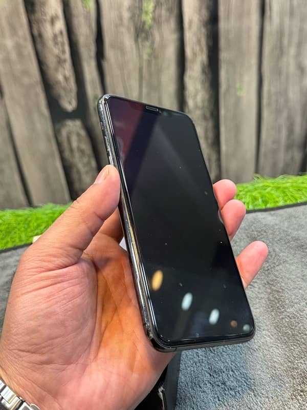 iphone 11pro max 256gb pta approved 2