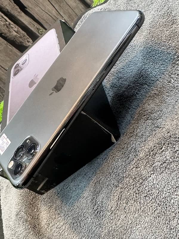 iphone 11pro max 256gb pta approved 3