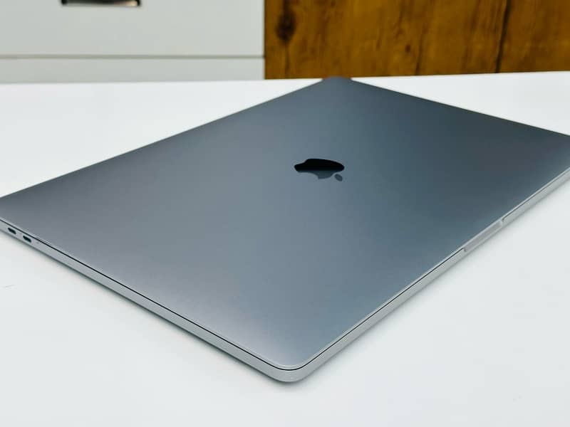 MACBOOK PRO 2019 !! 16-inch !! CORE-i7 !! 32 GB RAM !! 512 GB SSD 2