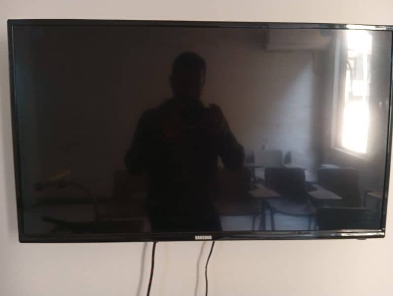 SAMSUNG 42" LED TV 0