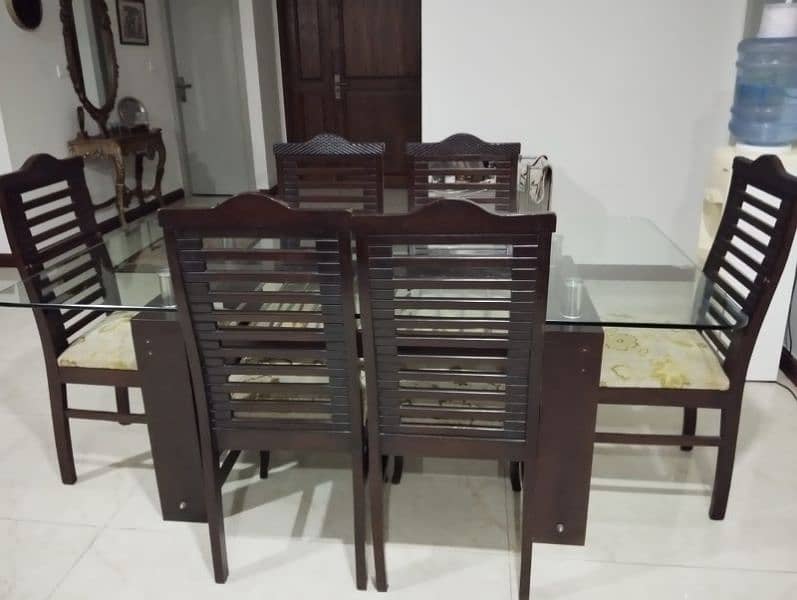 dining table | 6 seater | Great condition 2