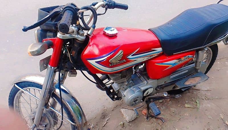 Honda 125 Red Colour 0