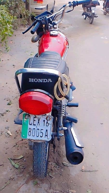 Honda 125 Red Colour 3