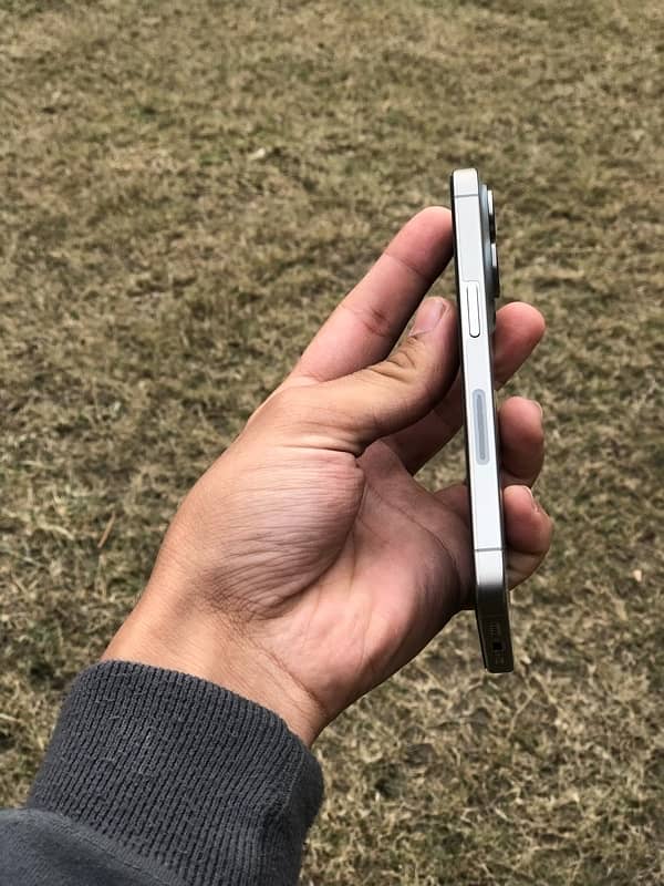 Iphone 15 pro LLA model 4