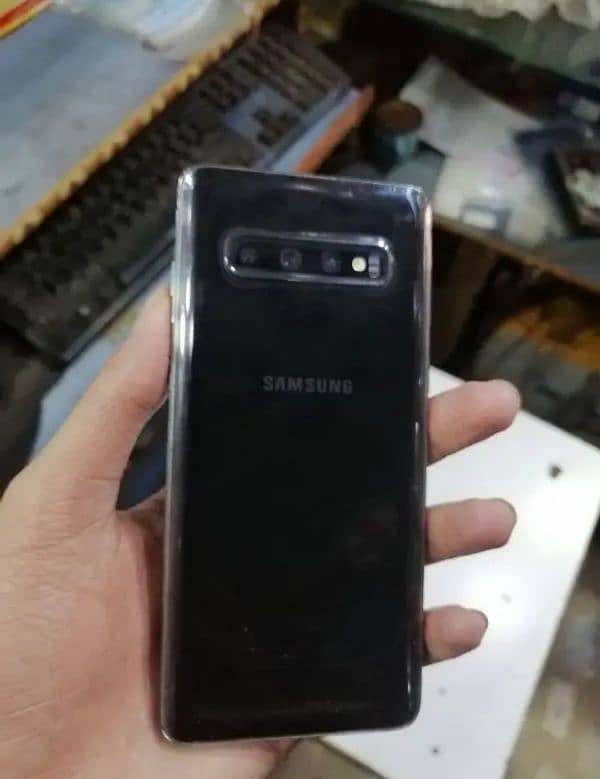 Samsung S10 8/128.10 by 10 condition. 4