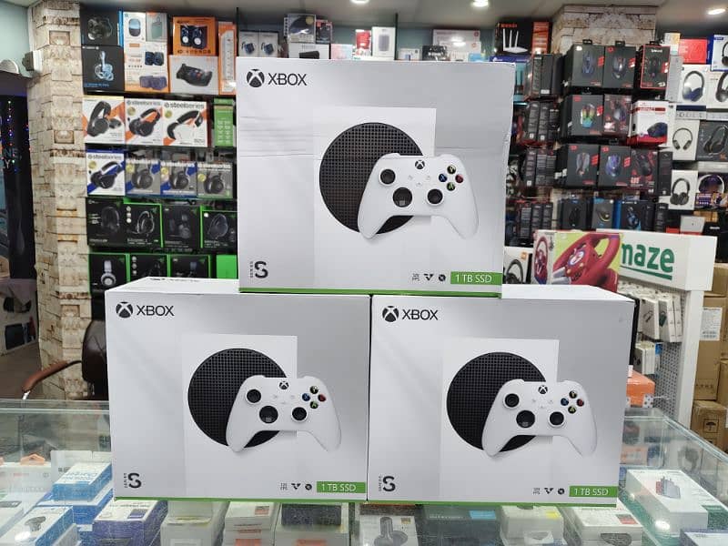 XBOX SERIES S - XBOX SERIES X 500 GB / 1 TB AT GAME STORE ISB 0