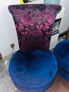 2 seats of sofa chairs