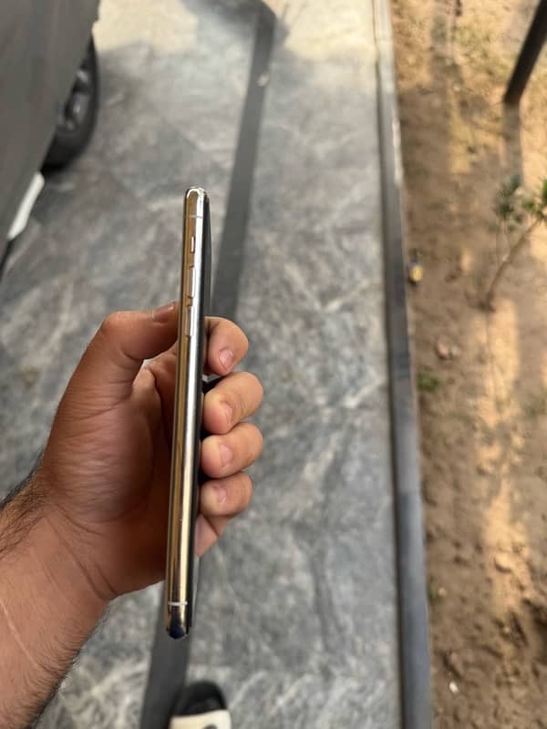 I phone 11 pro max 64gb 84 health 10/8 condition just panel changed 3