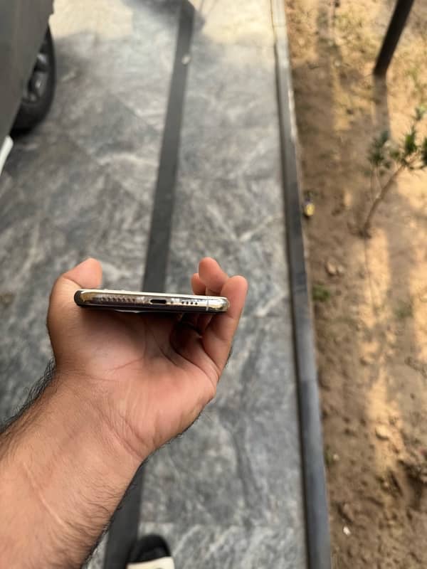 I phone 11 pro max 64gb 84 health 10/8 condition just panel changed 4