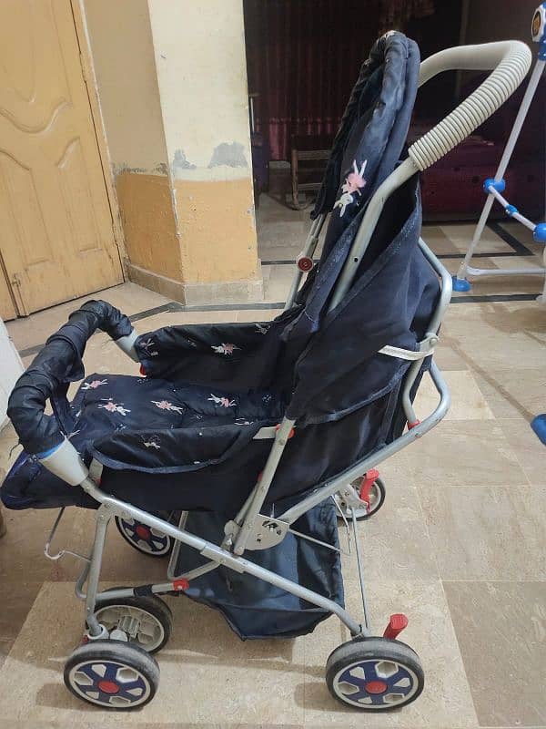 Baby Pram in excellent condition available 4