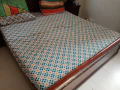 KING SIZE MATTRESS SIZE 6 INCH SLIGHTLY USED