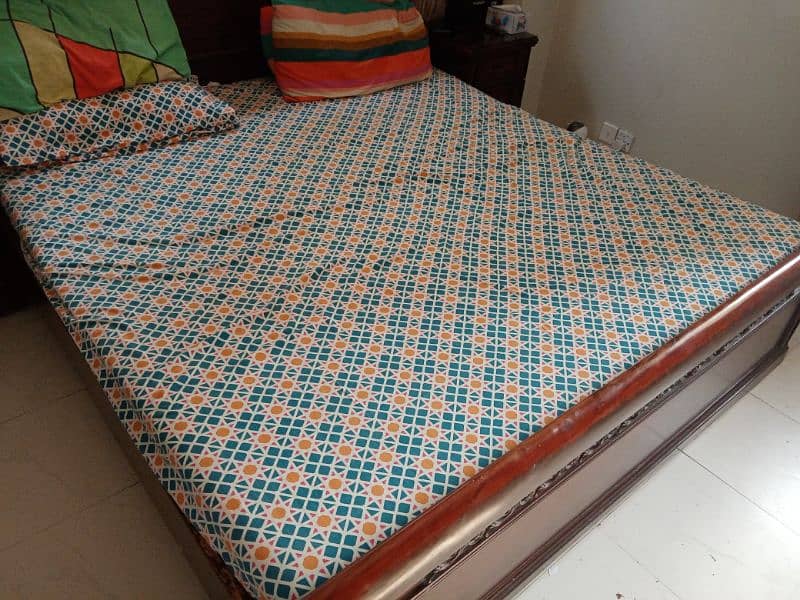 KING SIZE MATTRESS SIZE 6 INCH SLIGHTLY USED 0