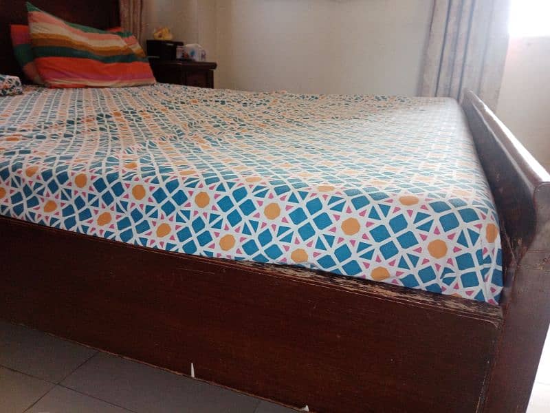 KING SIZE MATTRESS SIZE 6 INCH SLIGHTLY USED 1