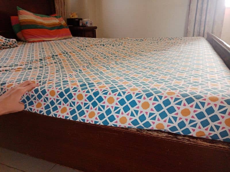 KING SIZE MATTRESS SIZE 6 INCH SLIGHTLY USED 3