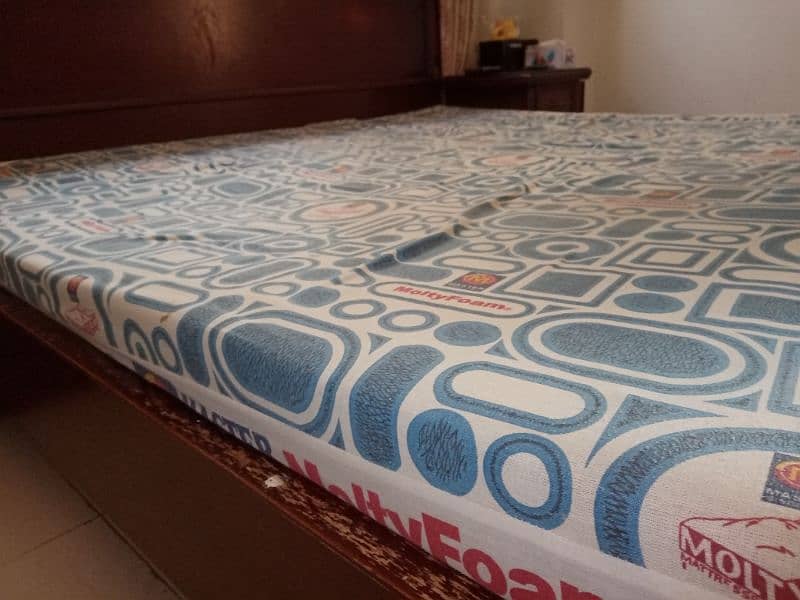 KING SIZE MATTRESS SIZE 6 INCH SLIGHTLY USED 6