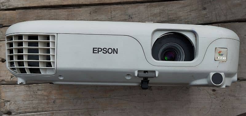 Epson projector EB-SO2h 1