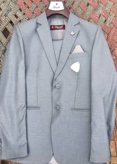 decent grey clour  2 piece Pent coat new 10/10 fungal price 10,000