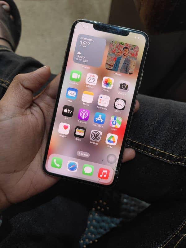 Iphone 11 pro max 4