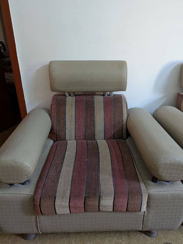 7 seater sofa normal condition 0