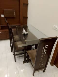 dinning table with 6 chairs