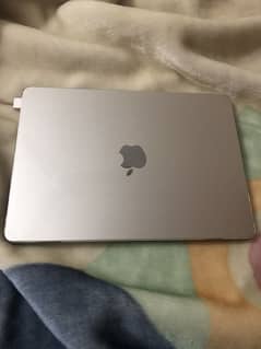 MacBook Air M2 2022 starlight (URGENT SALE)