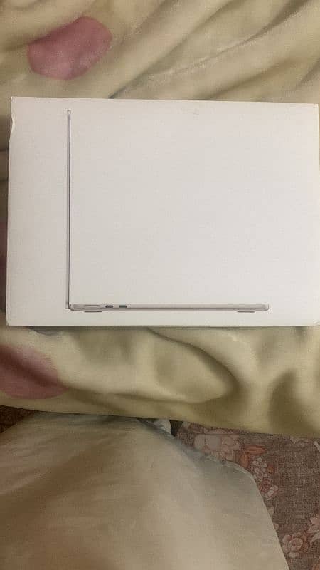 MacBook Air M2 2022 starlight (URGENT SALE) 4